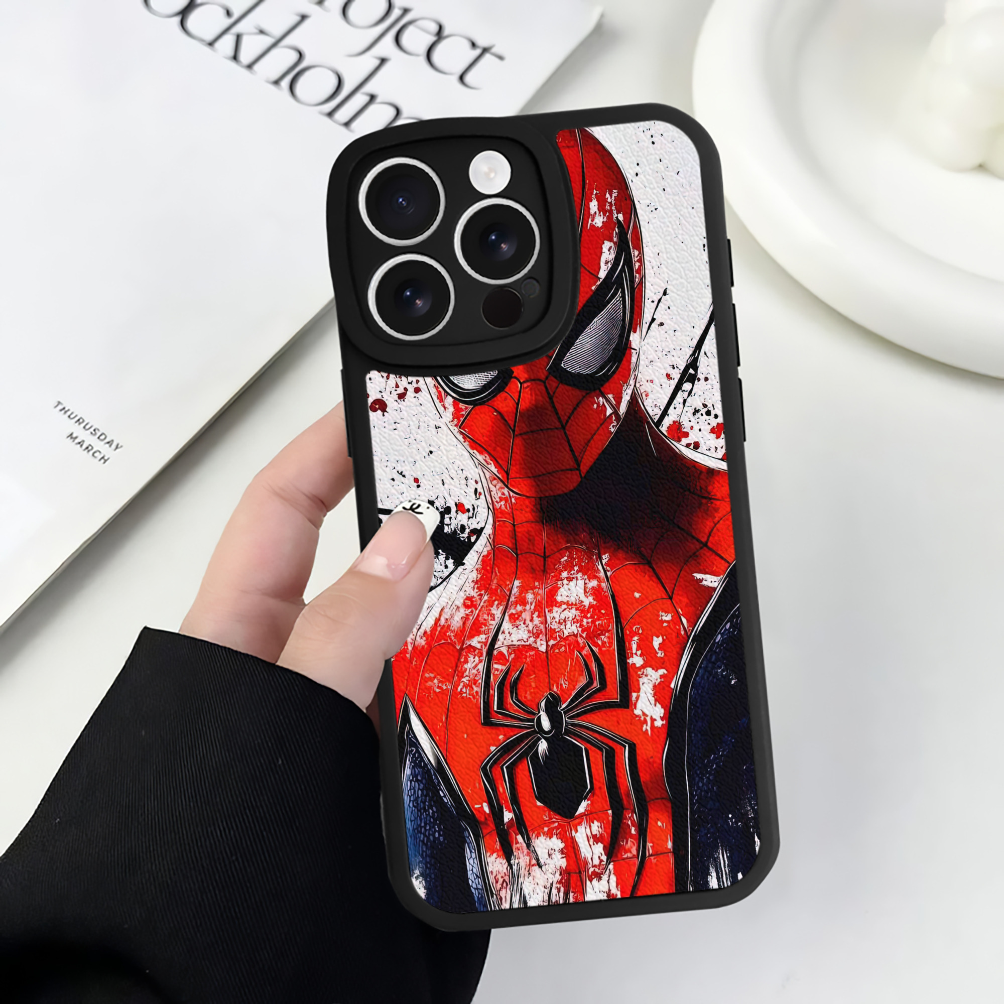 Spider Man スパイダーマン 【iPhone 16シリーズ対応】シリコンスマホケース（レザー調） 材質：シリコン